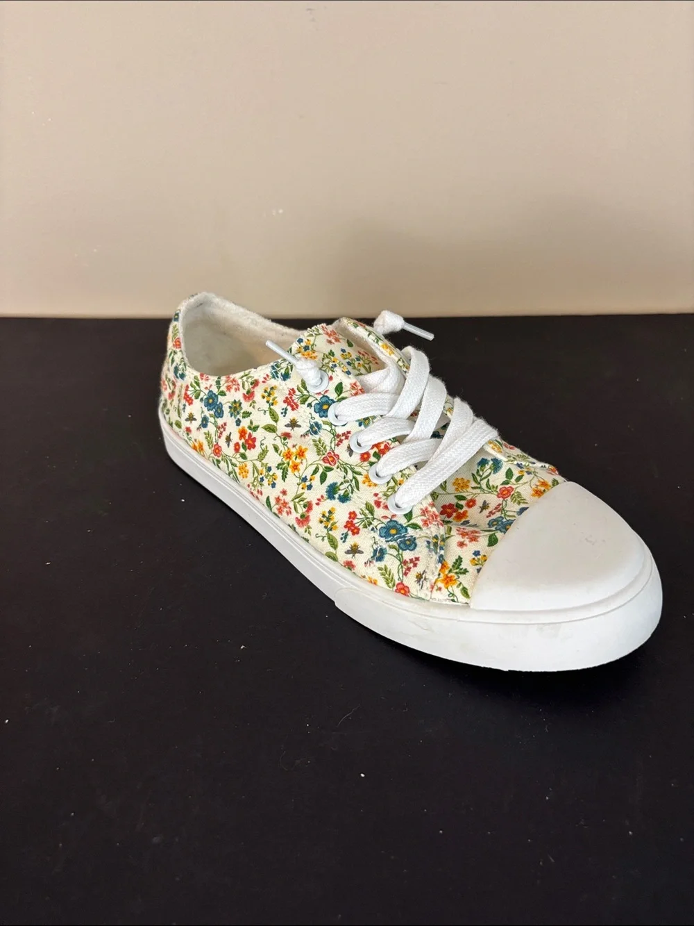 Sincerely Jules Floral Slip on Canvas Sneakers Size 9